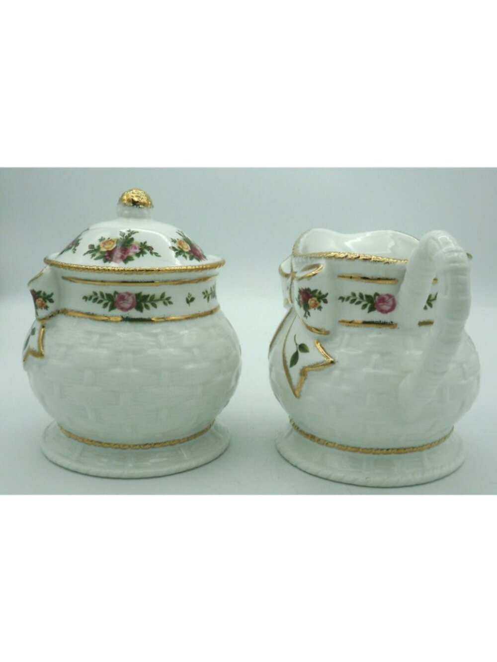 Royal Albert Christmas Old Country Rose Basket Weave 5 piece Tea Set - Picture 12 of 16